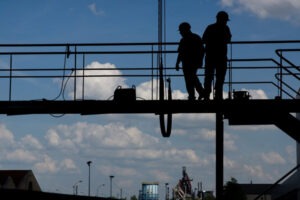Pierwsza pomoc przy upadku z wysokości – co zrobić krok po kroku?